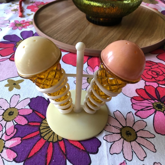 Vintage JSNY plastic ice cream cones🍦 salt and pepper shakers. - Picture 2 of 5